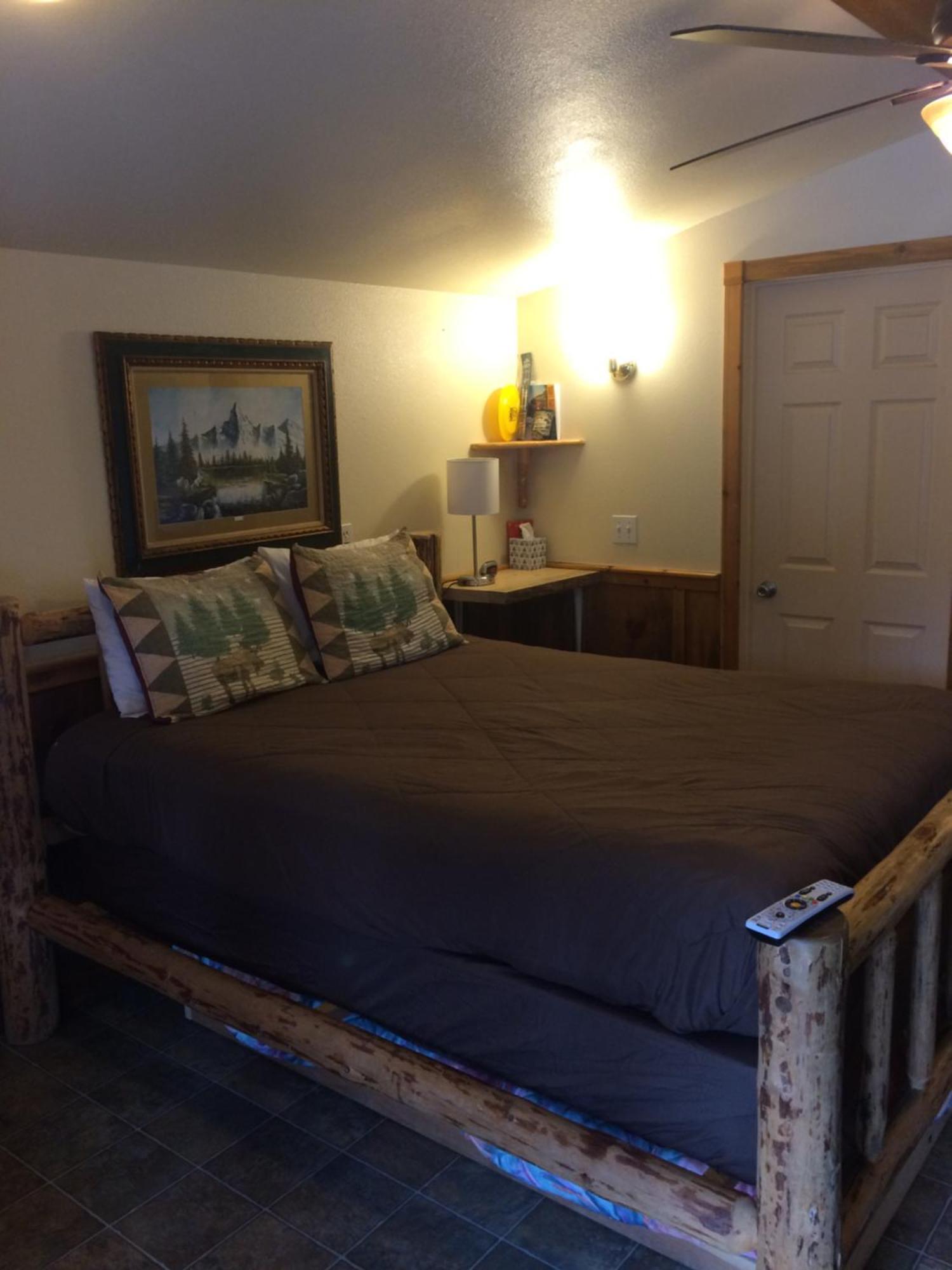 Lolo Hot Springs Hotel Room photo