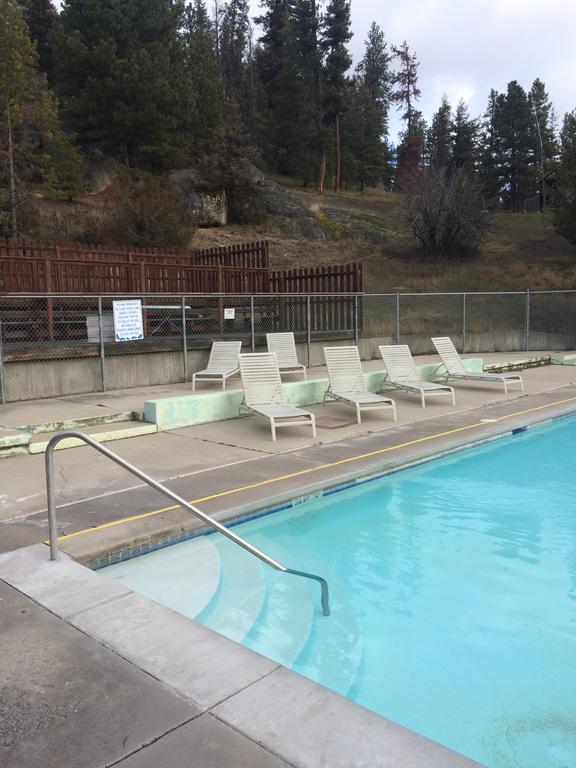 Lolo Hot Springs Hotel Exterior photo