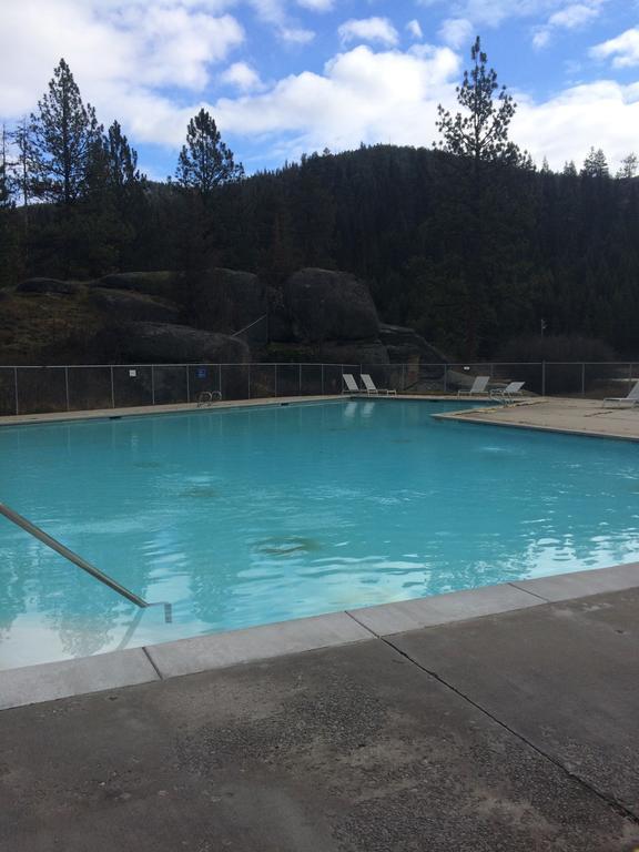 Lolo Hot Springs Hotel Exterior photo
